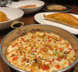 Ленивая паста с сыром и куриным рагу
