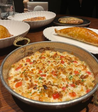 Ленивая паста с сыром и куриным рагу
