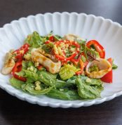 Салат с кальмаром