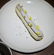 Банановый эклер