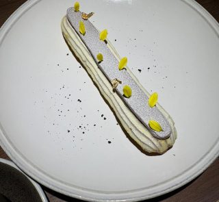 Банановый эклер